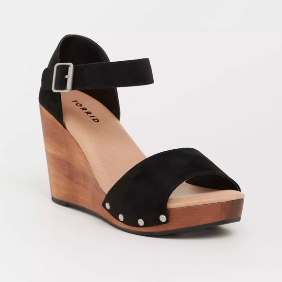 Torrid Studded Wood Platform Wedge Size 11W - Picture 1 of 4